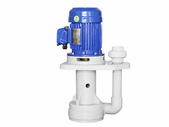 Vacuum vertical pump for wastewater filtration